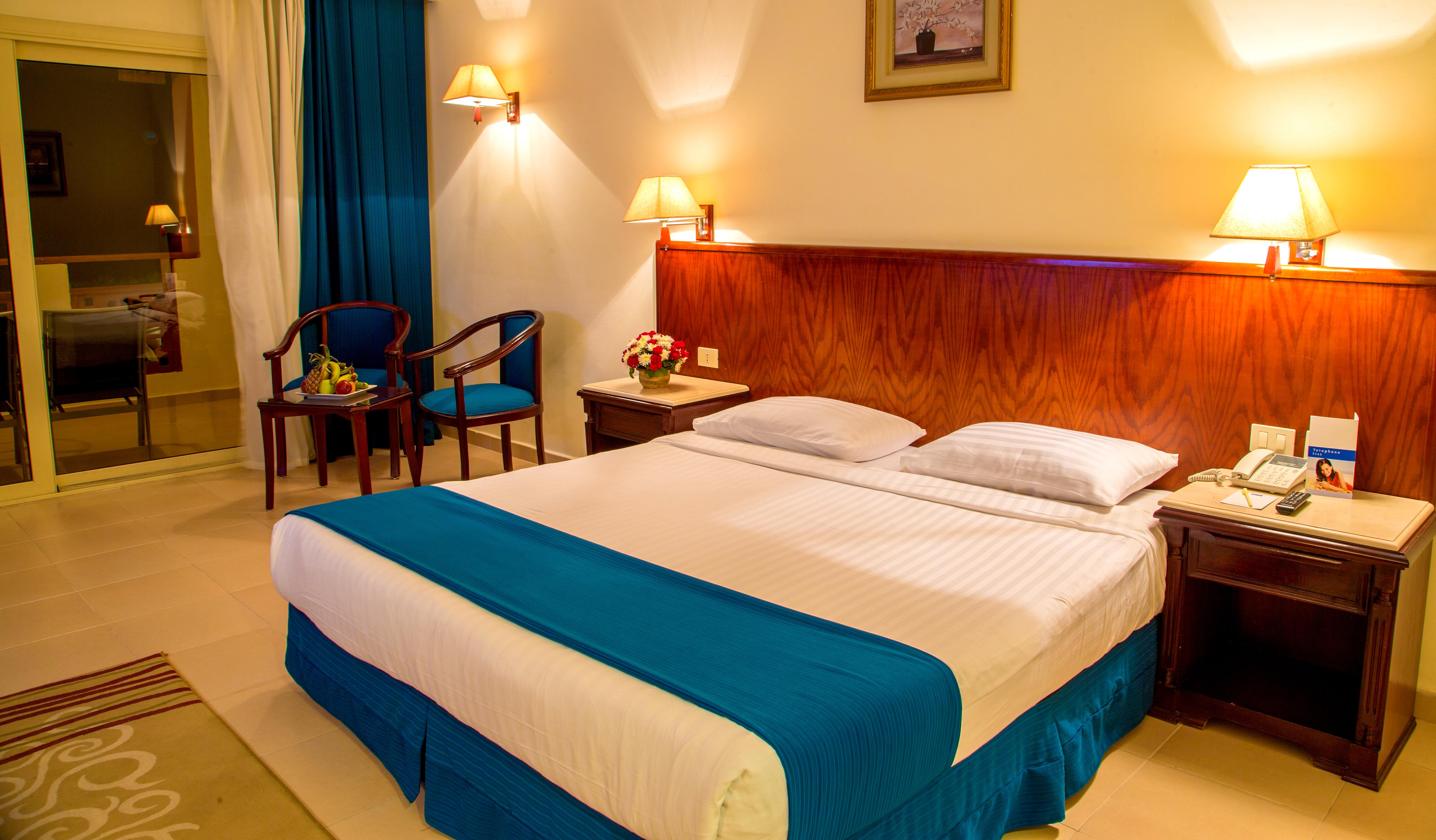 Serenity Alpha Beach - Ex Serenity Makadi Beach Eksteriør billede A bedroom in a hotel