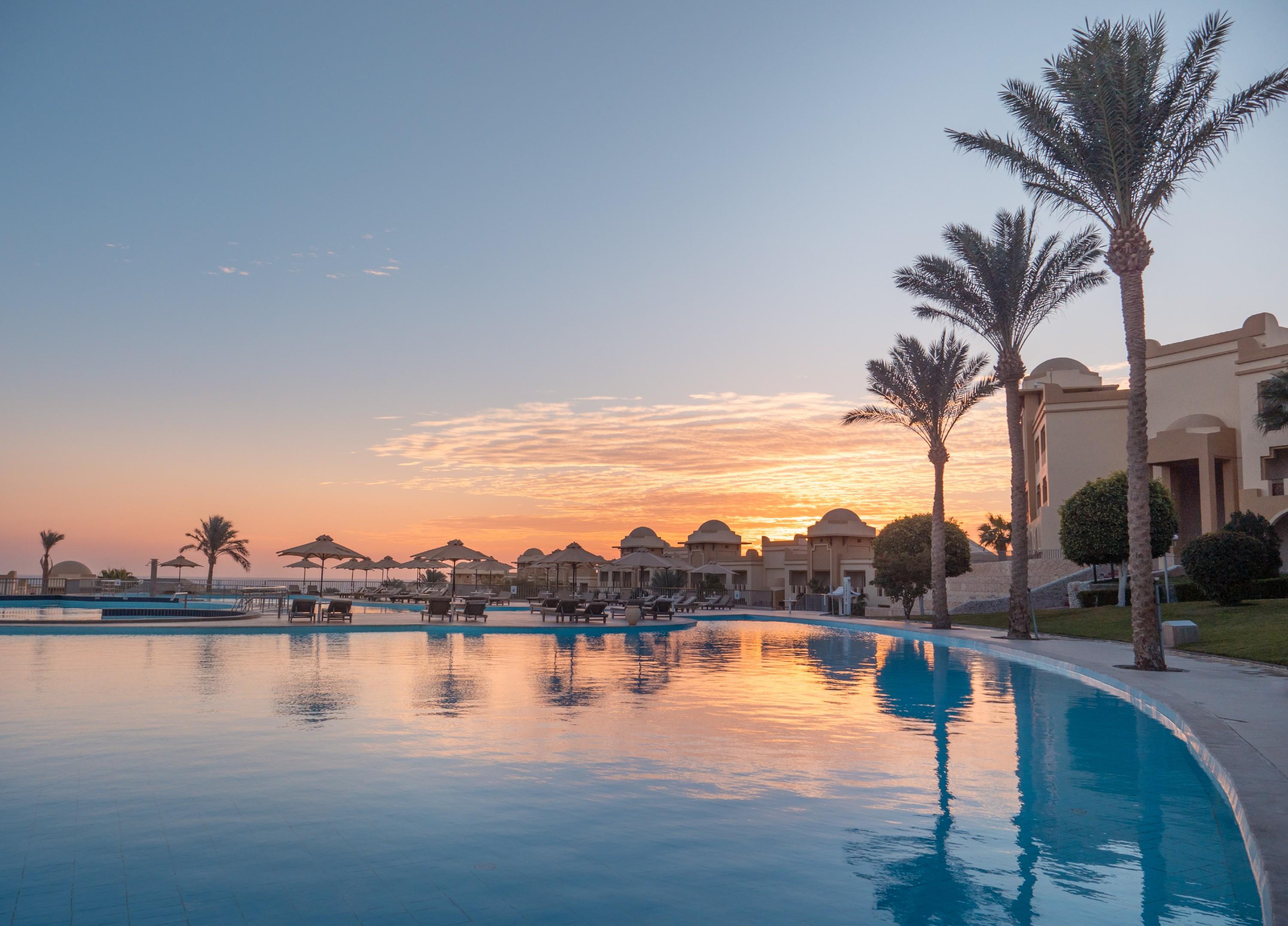 Serenity Alpha Beach - Ex Serenity Makadi Beach Eksteriør billede Sunrise at the Hilton Sharm El Sheikh
