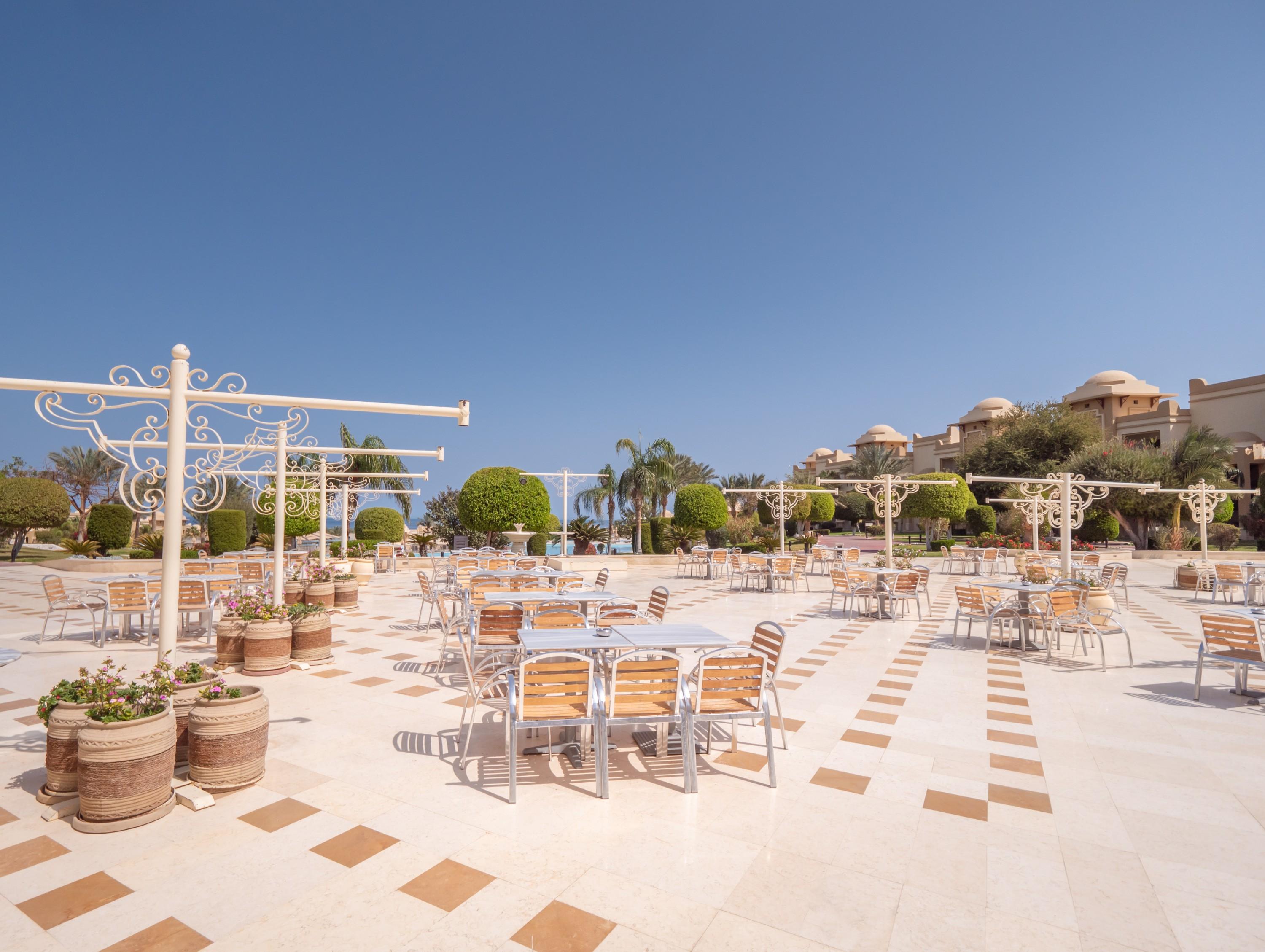 Serenity Alpha Beach - Ex Serenity Makadi Beach Eksteriør billede The resort's main square