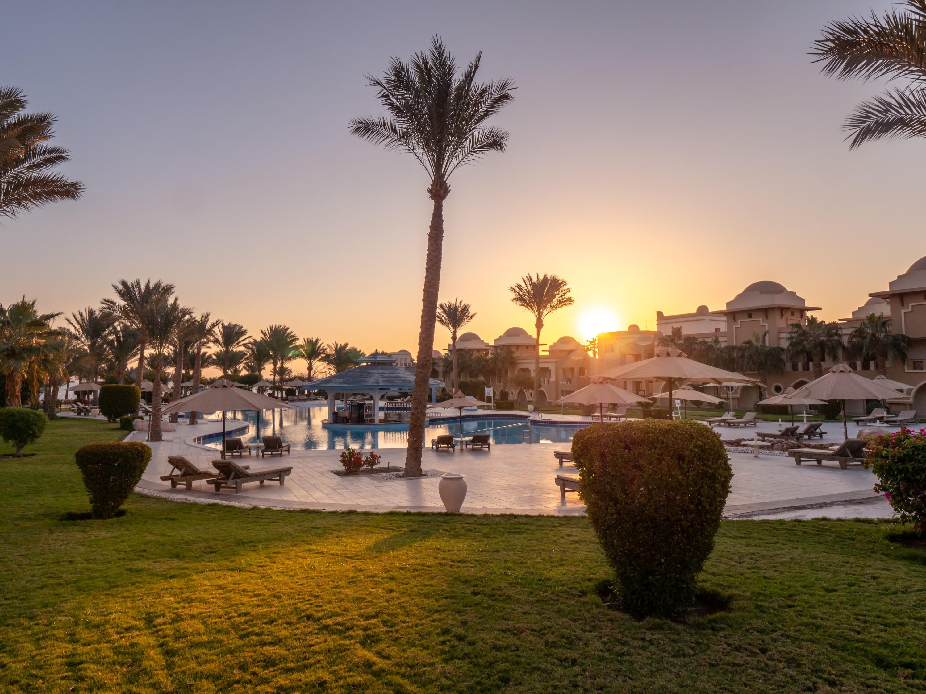 Serenity Alpha Beach - Ex Serenity Makadi Beach Eksteriør billede Sunset at the Hilton Sharm El Sheikh