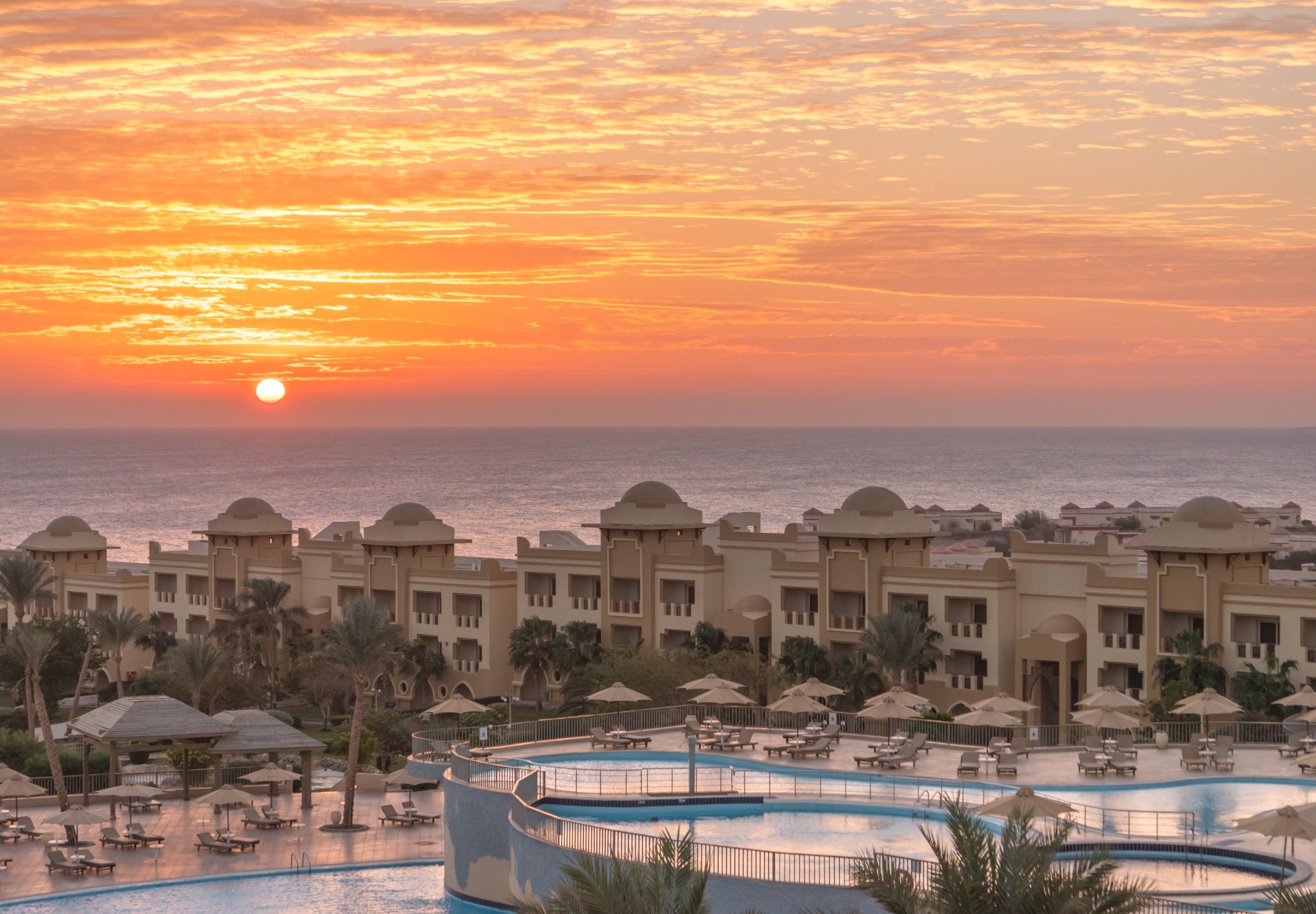 Serenity Alpha Beach - Ex Serenity Makadi Beach Eksteriør billede Sunset at the resort