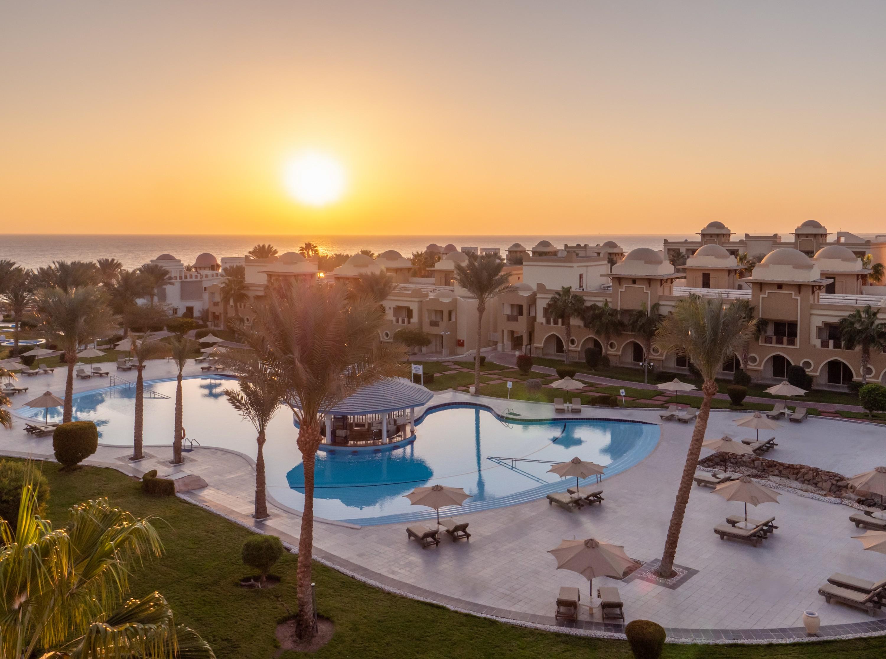 Serenity Alpha Beach - Ex Serenity Makadi Beach Eksteriør billede Sunrise at the resort
