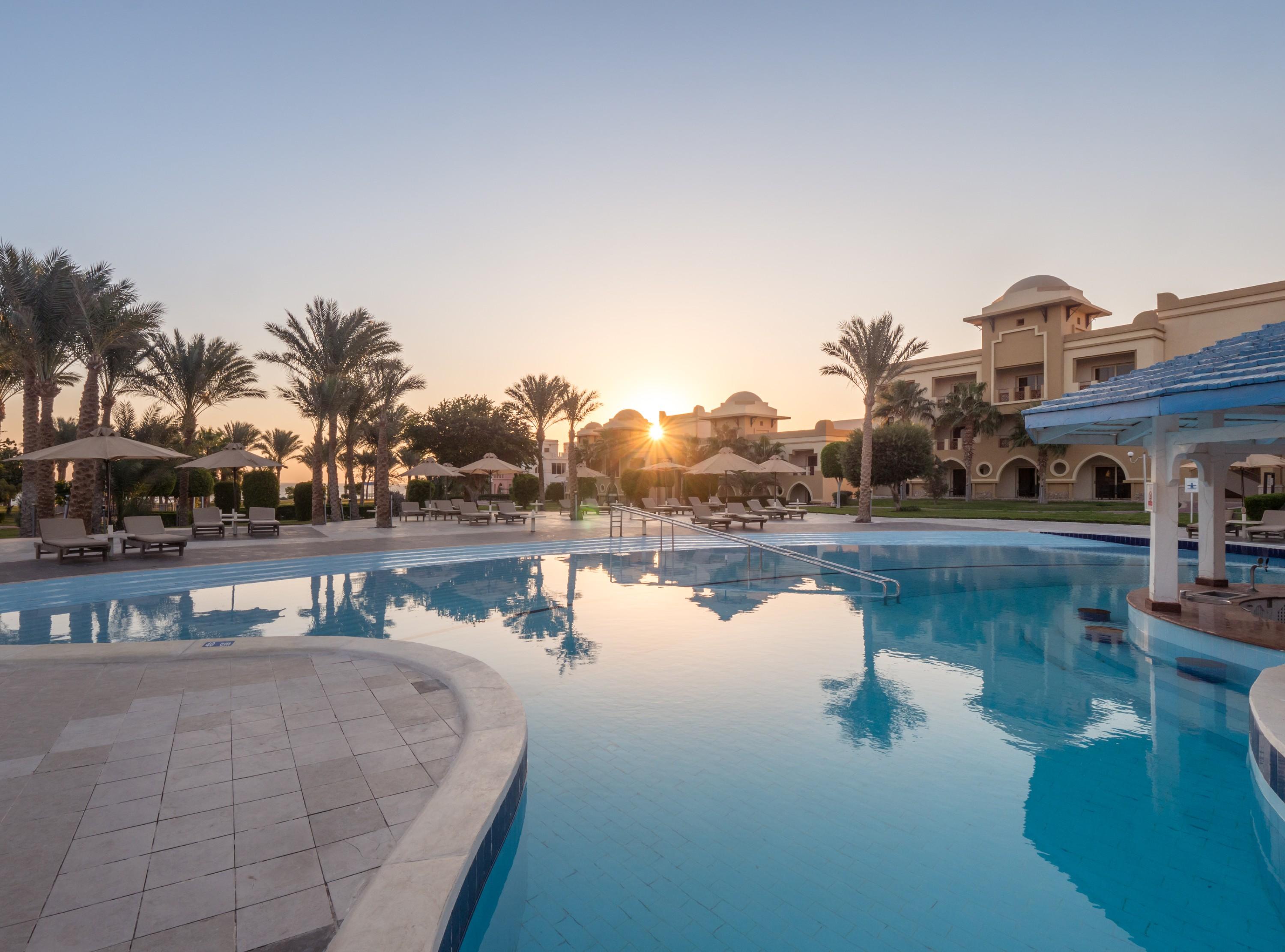 Serenity Alpha Beach - Ex Serenity Makadi Beach Eksteriør billede The swimming pool at the resort