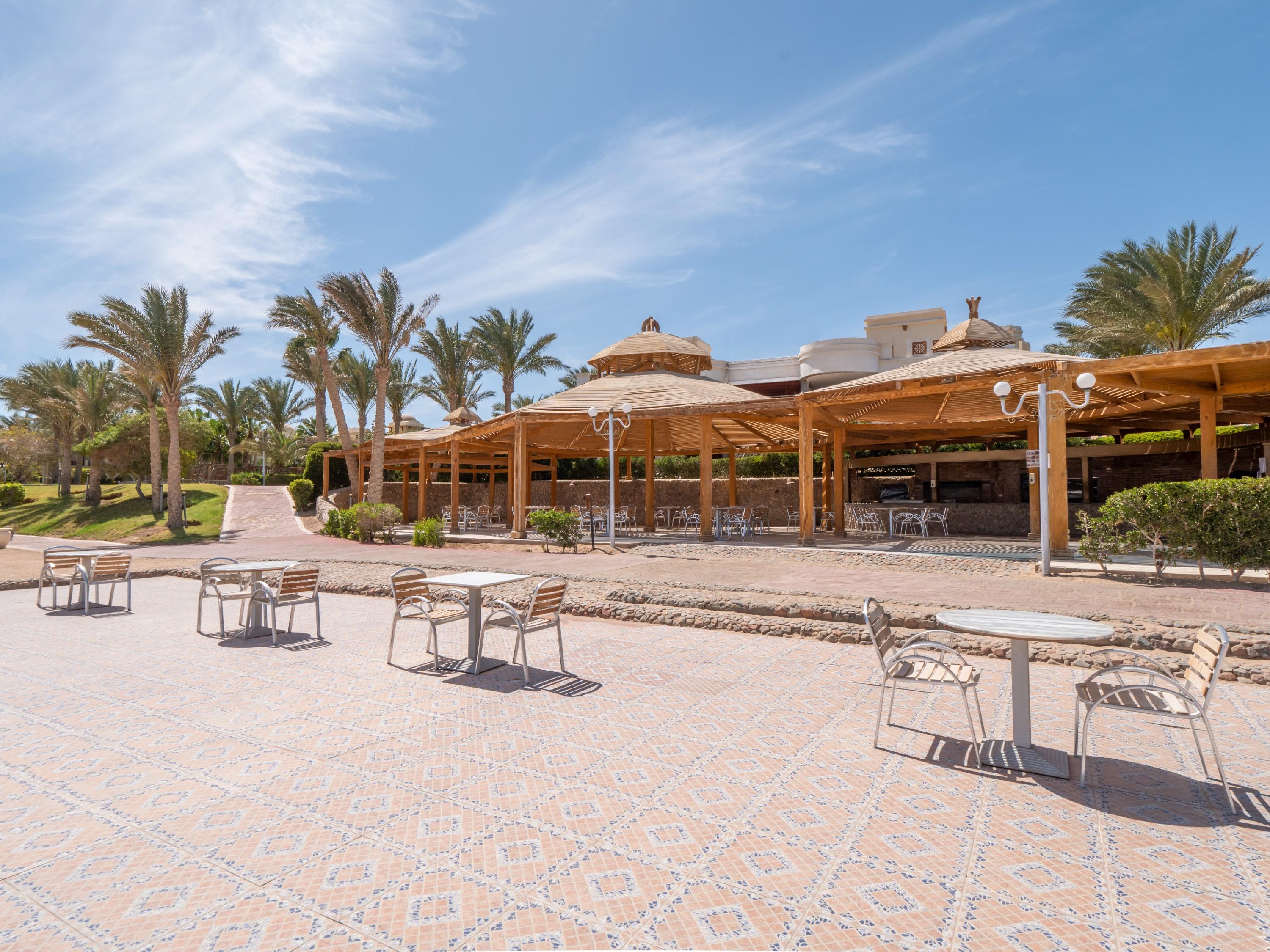 Serenity Alpha Beach - Ex Serenity Makadi Beach Eksteriør billede The resort's main restaurant